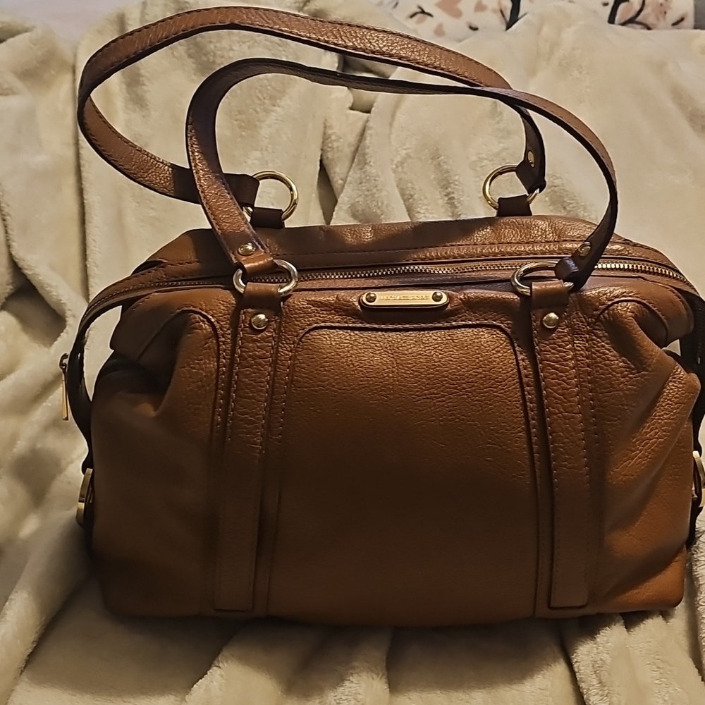 Michael Kors EUC Fulton handbag In Caramel/Brown Pebble Leather w/ Gold Hardware